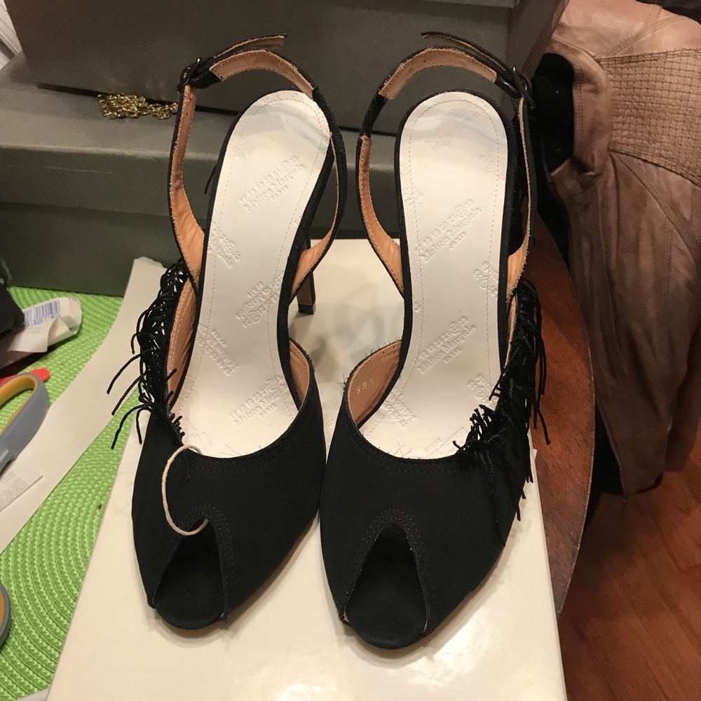 NEW MAISON MARTIN MARGIELA Fringe Slingback Pump